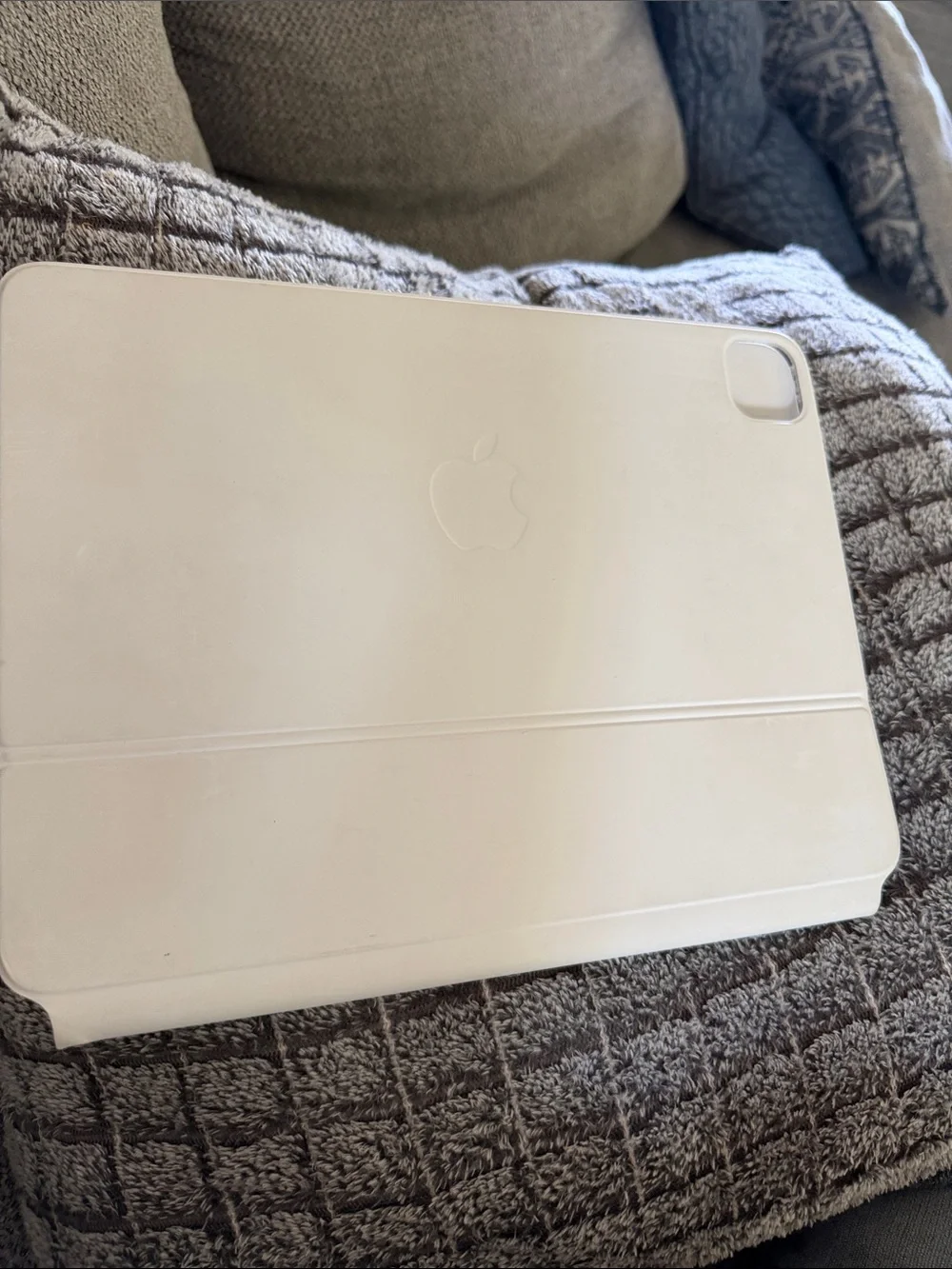 Apple White Smart Folio Cover for iPad